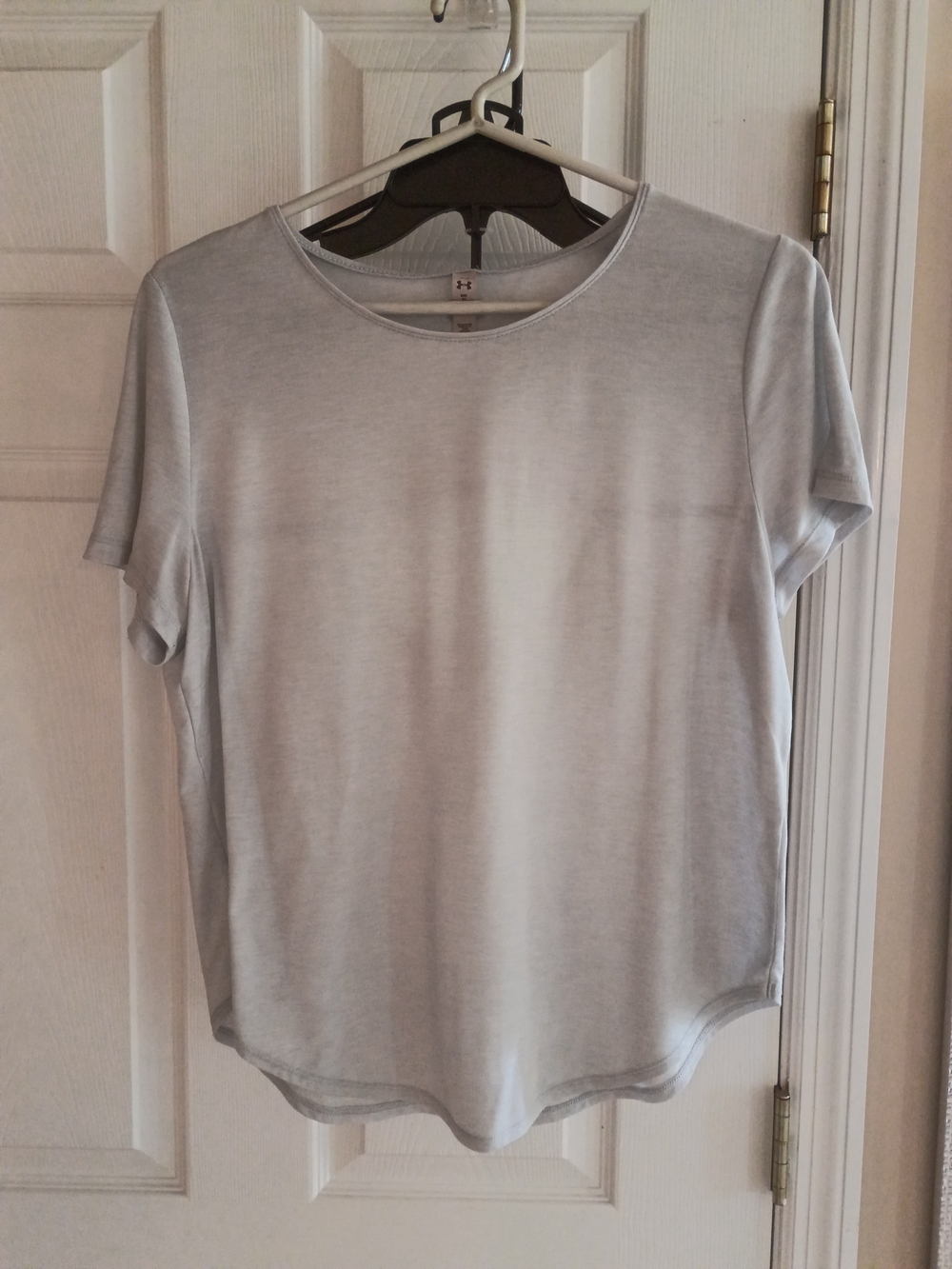 Woman's Under Armour Shirt Light Gray Round Bottom Cut Out Back Medium
